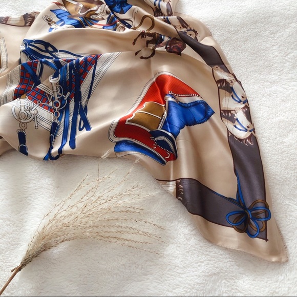 Luxury Silk-like Print Square Scarf Shawn Bandana - Picture 3 of 4